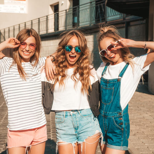 Girl’s Girl" - Cụm Từ Đang Gây Sốt Và Ý Nghĩa Thật Sự Phía Sau
