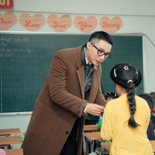 Sơn Tùng M-TP Thăm Làng Nủ, Tài Trợ 1,5 Tỷ Xây Dựng Trường Mới Sau Lũ Lụt